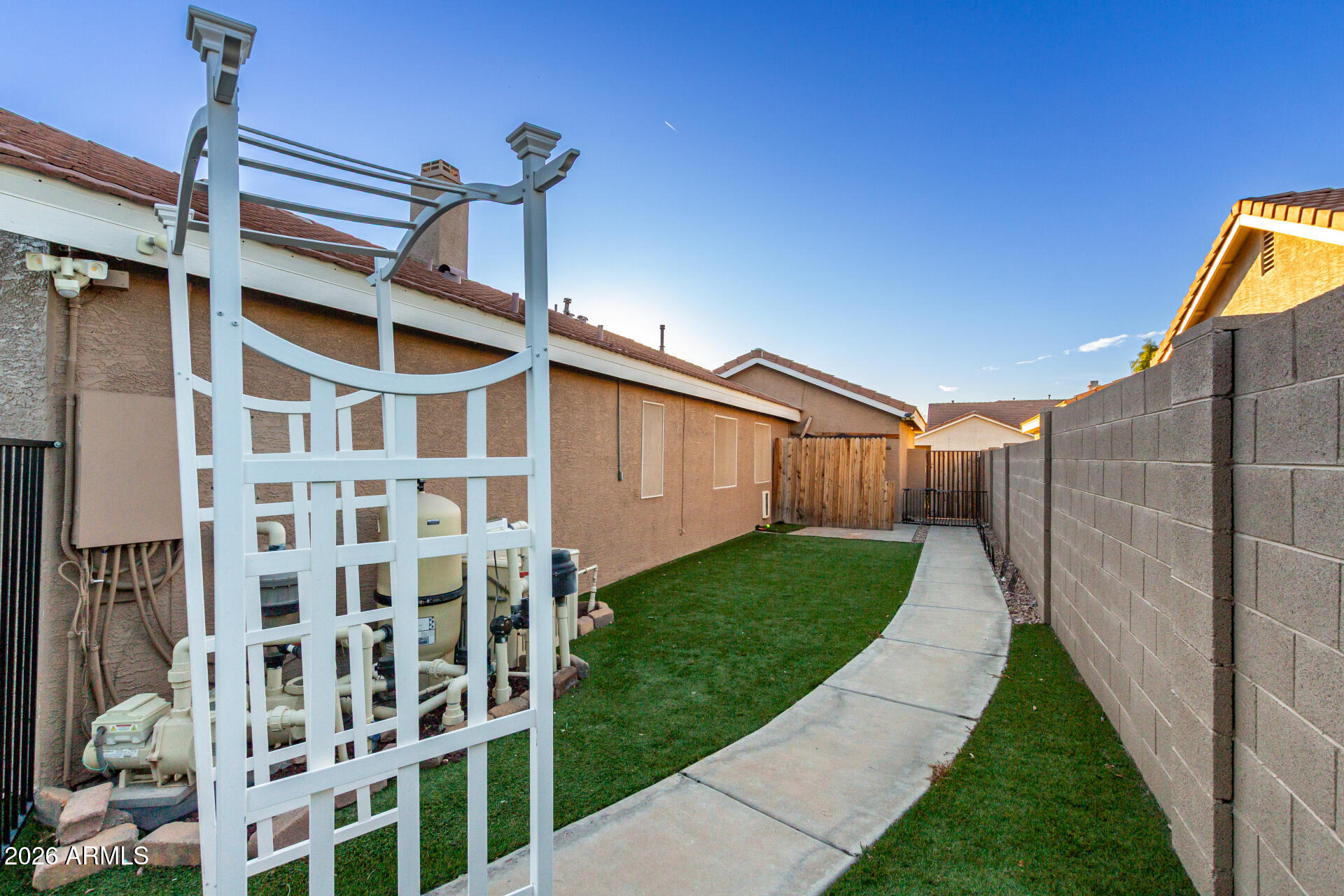 1147 North Marvin Street Gilbert, AZ 85233 - Photo 28 of 31 DOG RUN