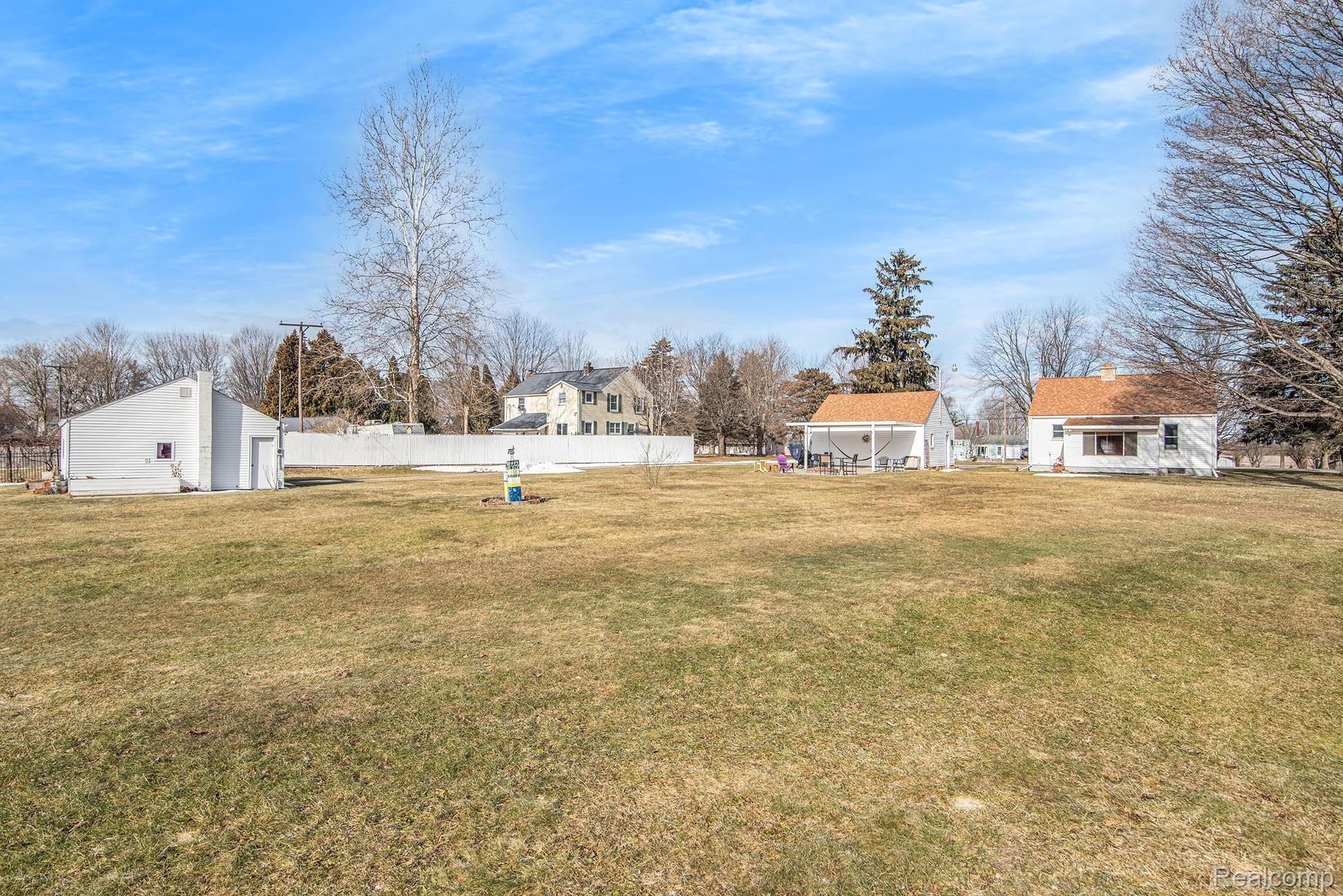 10926 Lansing Road Durand, MI 48429 - Photo 4 of 25 23.jpg