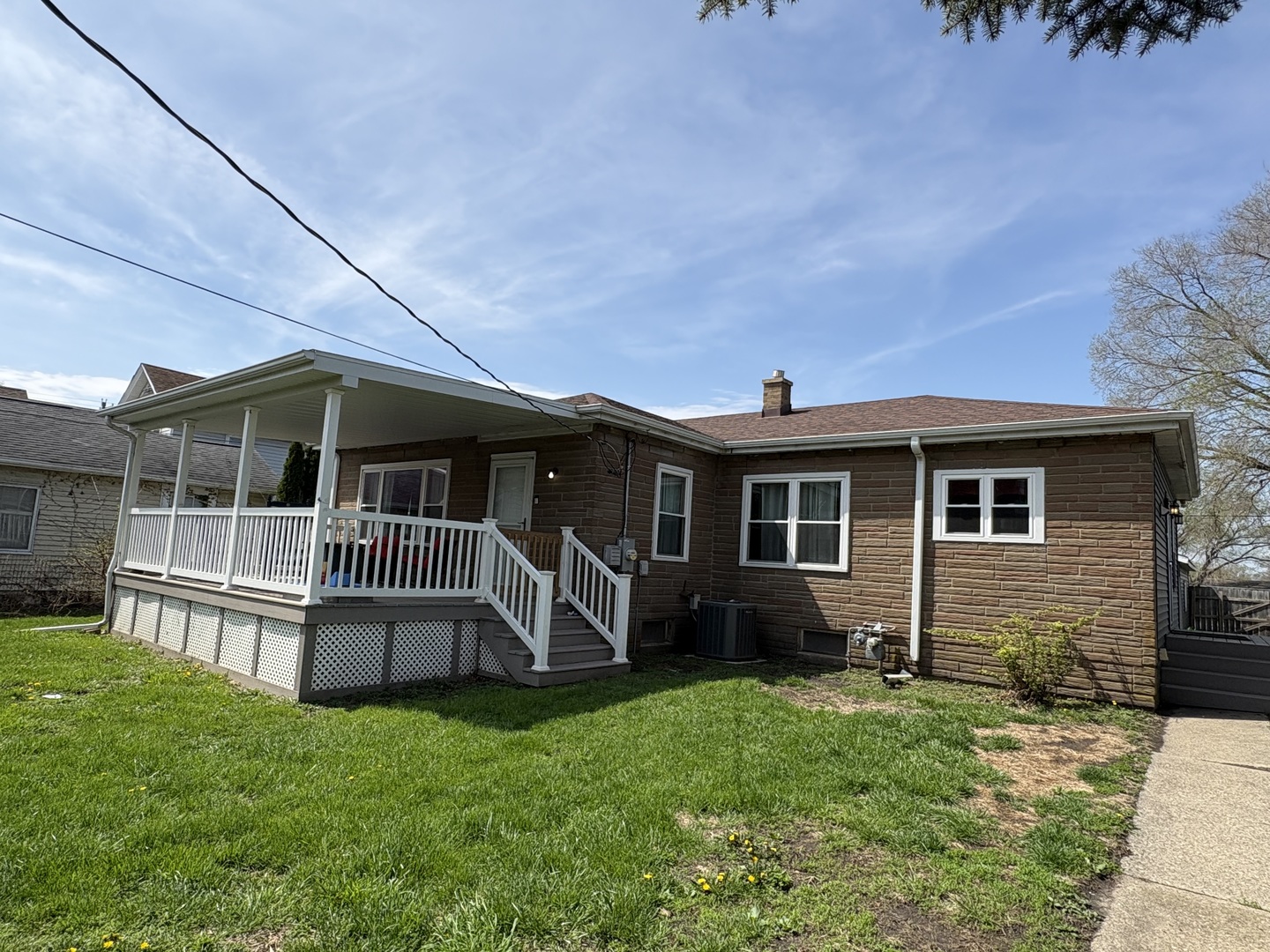 913 Canal Street Ottawa, IL 61350 - Photo 1 of 30 a view of a house with backyard