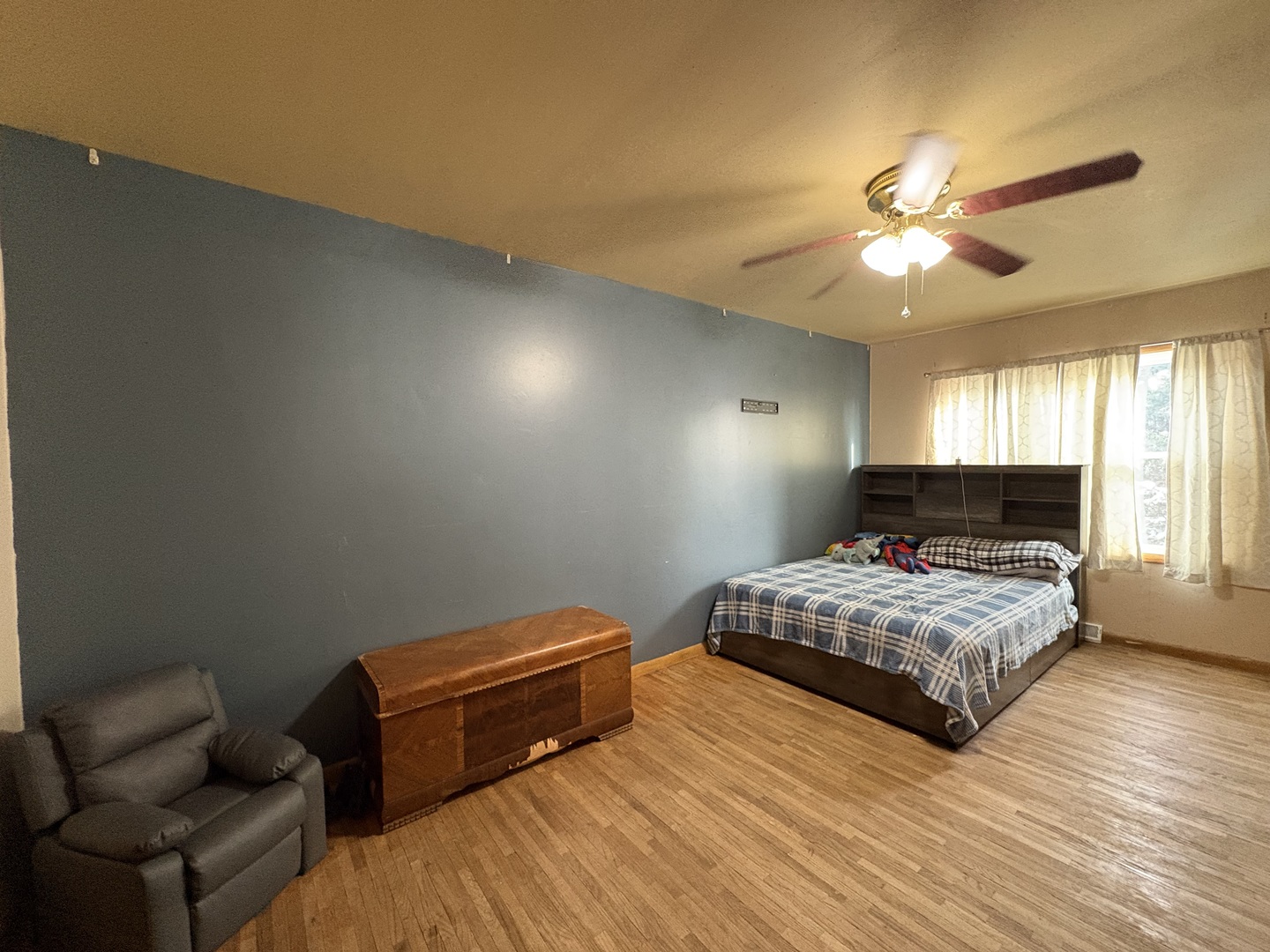 913 Canal Street Ottawa, IL 61350 - Photo 17 of 30 a bedroom with bed and window