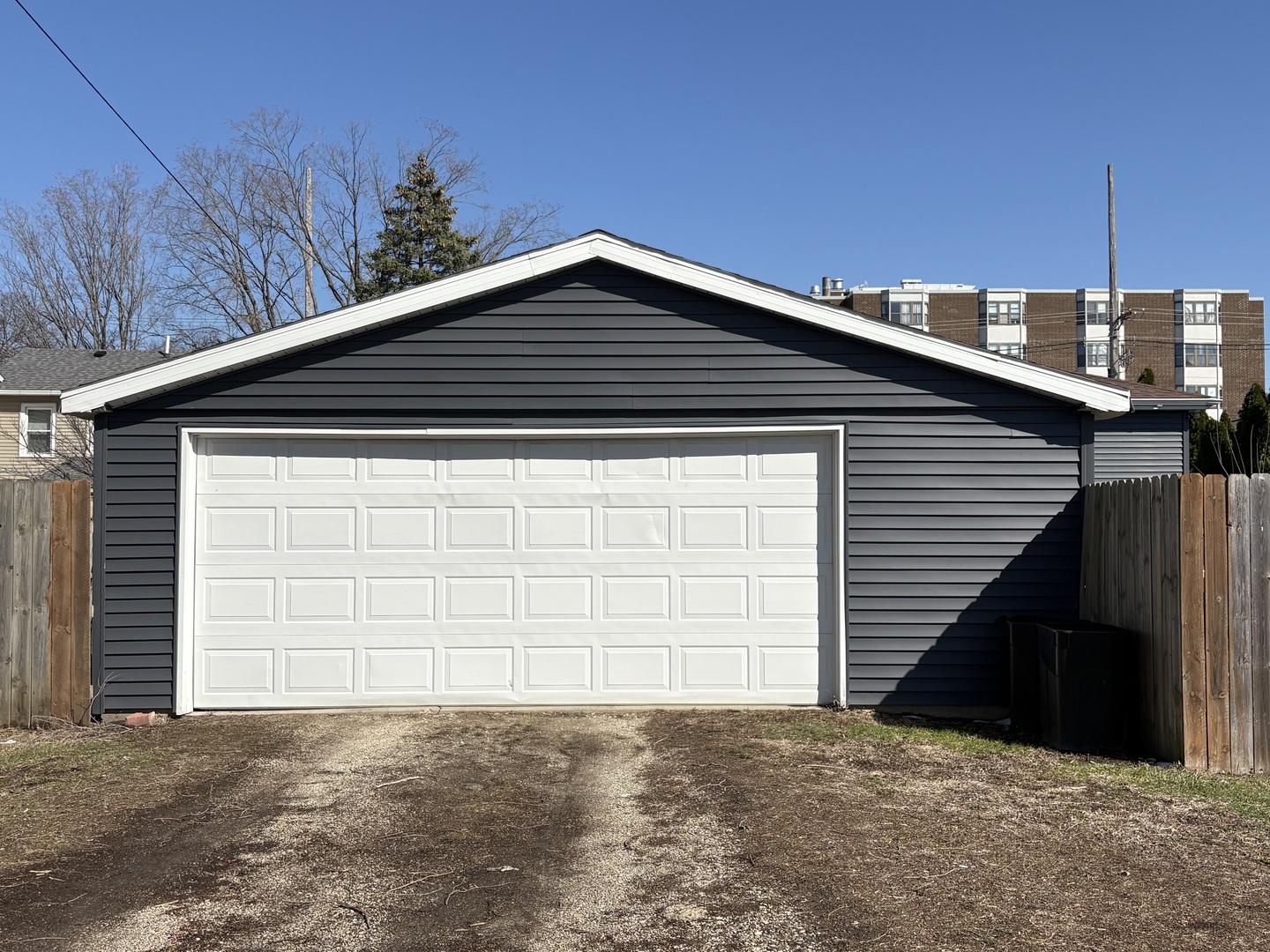 913 Canal Street Ottawa, IL 61350 - Photo 2 of 30 a backyard of a house