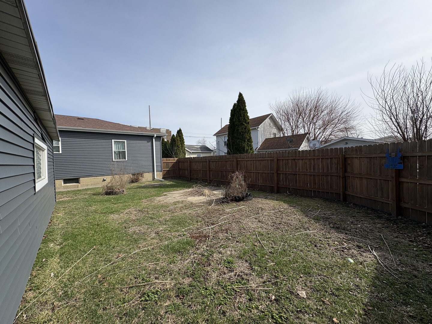 913 Canal Street Ottawa, IL 61350 - Photo 26 of 30 a backyard of a house