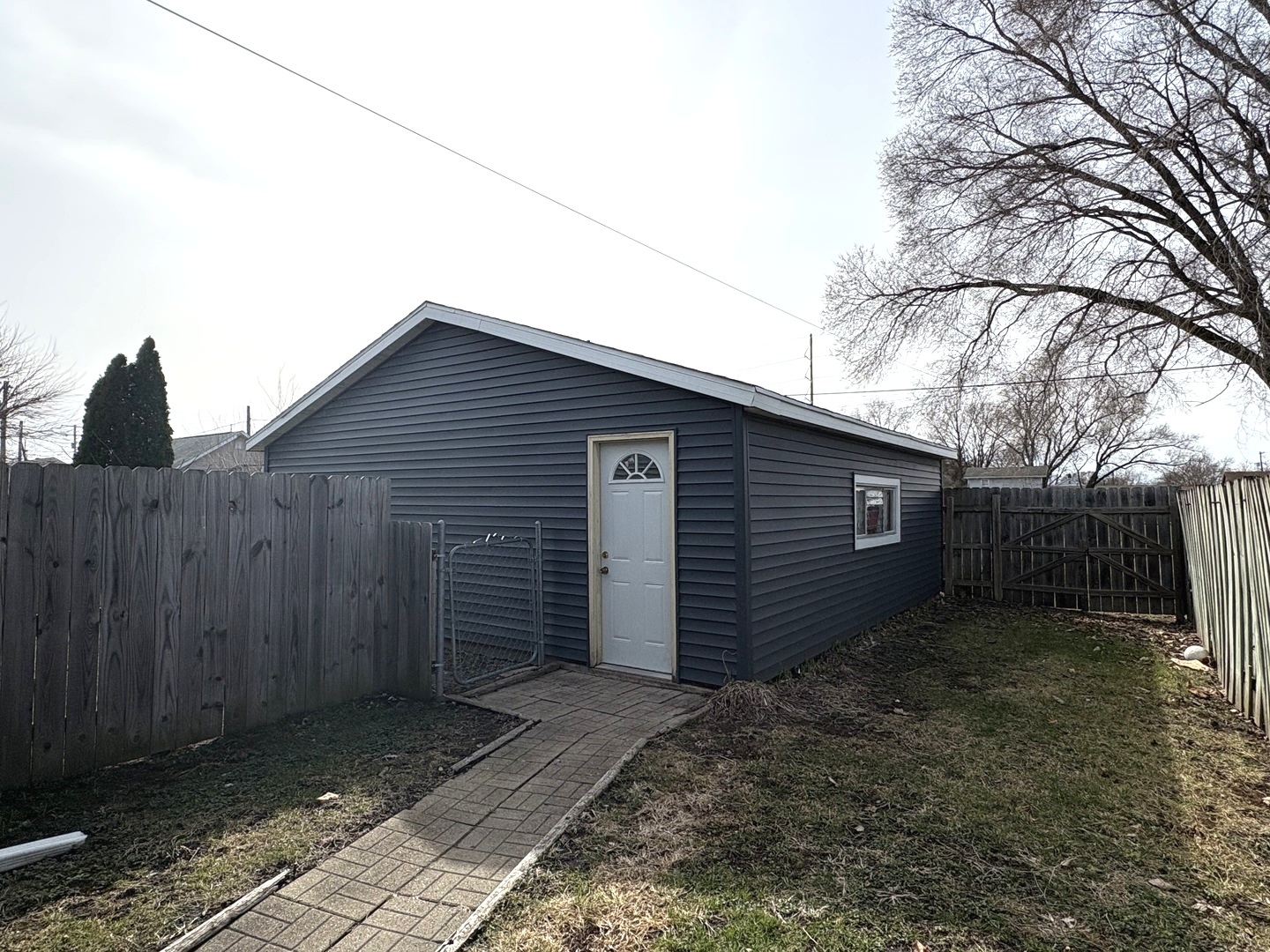 913 Canal Street Ottawa, IL 61350 - Photo 28 of 30 a view of a backyard