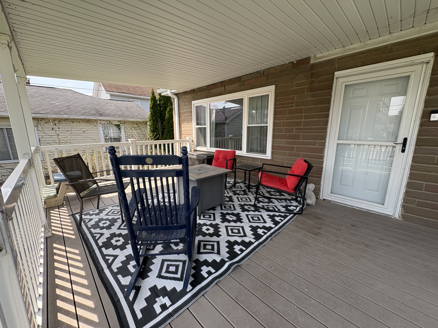 913 Canal Street Ottawa, IL 61350 - Photo 6 of 30 a view of a chairs in patio of the house