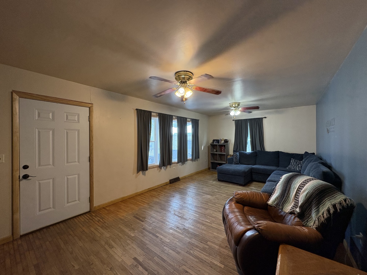 913 Canal Street Ottawa, IL 61350 - Photo 7 of 30 a living room with furniture and a ceiling fan