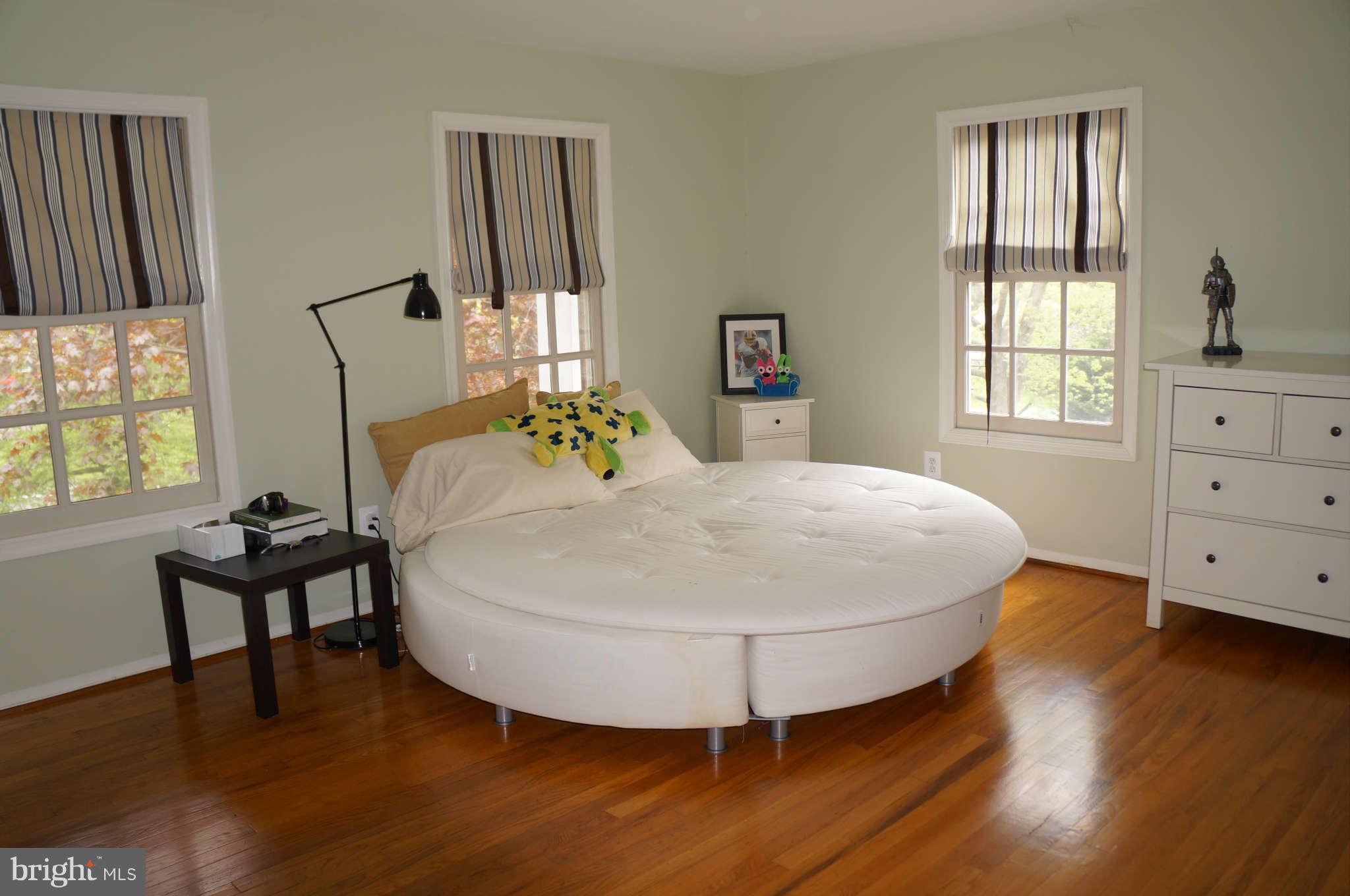8810 Bells Mill Road Potomac, MD 20854 - Photo 7 of 10 Bedroom (Master)