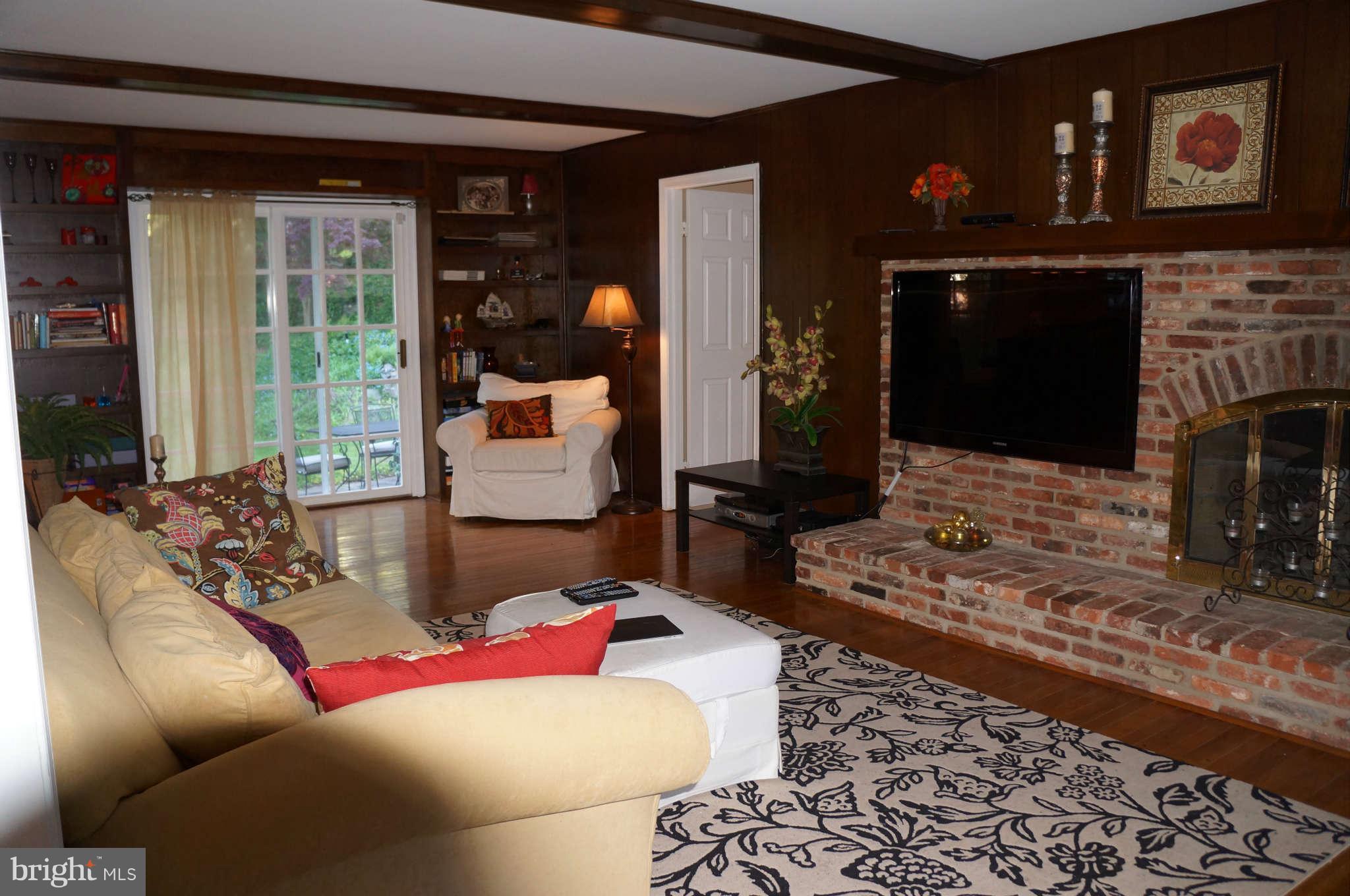 8810 Bells Mill Road Potomac, MD 20854 - Photo 10 of 10 Family Room