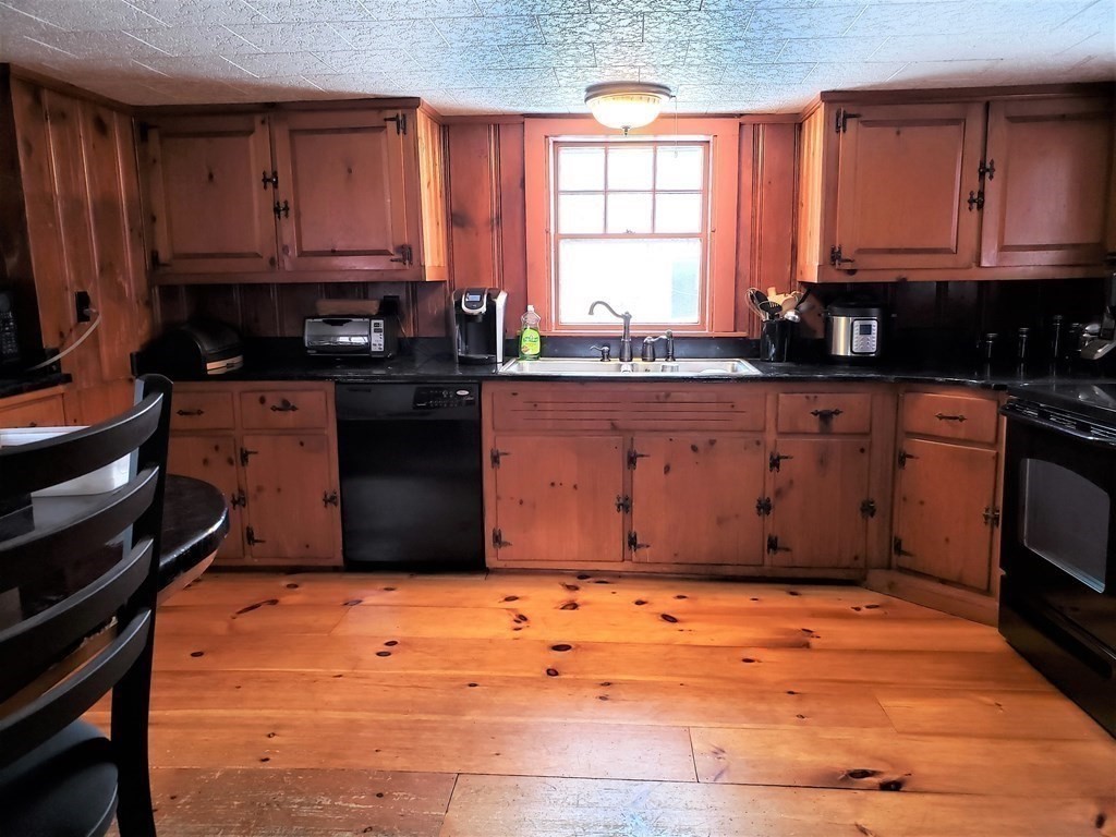 1352 North Brookfield Road Oakham, MA 01068 - Photo 4 of 40