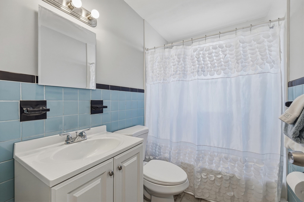 46 Lakevilla Avenue Springfield, MA 01109 - Photo 12 of 27