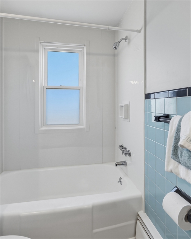 46 Lakevilla Avenue Springfield, MA 01109 - Photo 13 of 27