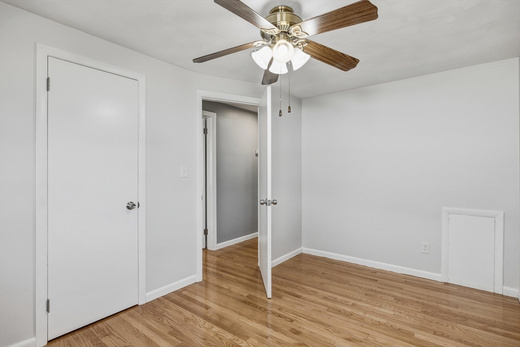 46 Lakevilla Avenue Springfield, MA 01109 - Photo 15 of 27