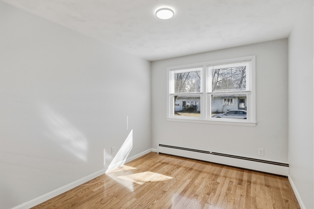 46 Lakevilla Avenue Springfield, MA 01109 - Photo 16 of 27