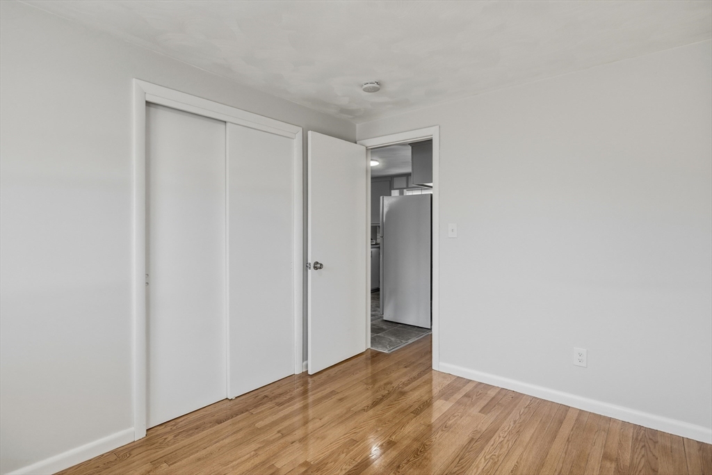 46 Lakevilla Avenue Springfield, MA 01109 - Photo 17 of 27