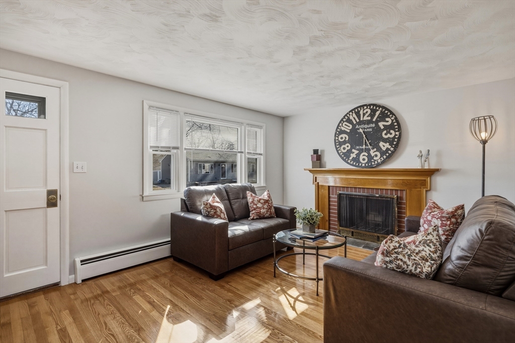 46 Lakevilla Avenue Springfield, MA 01109 - Photo 2 of 27