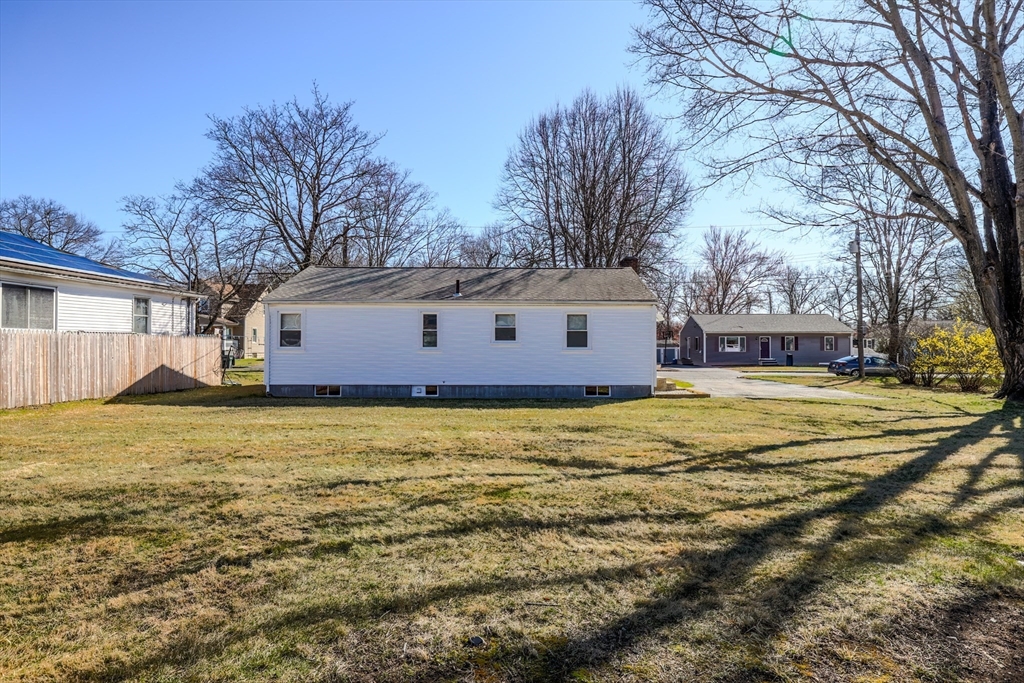 46 Lakevilla Avenue Springfield, MA 01109 - Photo 22 of 27