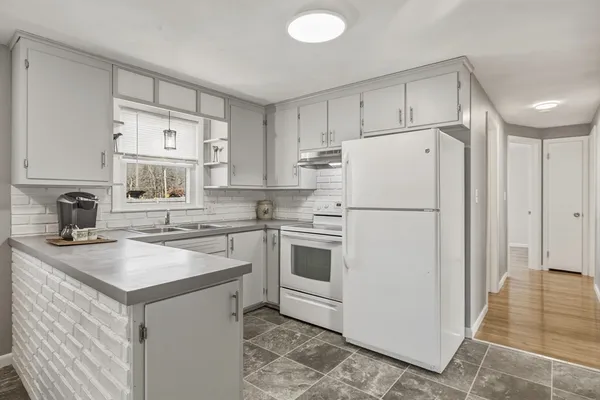 $285,000 | 46 Lakevilla Avenue, Springfield, MA 01109