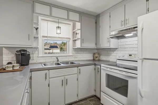 $285,000 | 46 Lakevilla Avenue, Springfield, MA 01109
