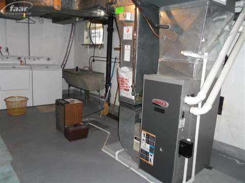 1821 Colchester Road Flint, MI 48503 - Photo 21 of 25 20390967-20.JPG