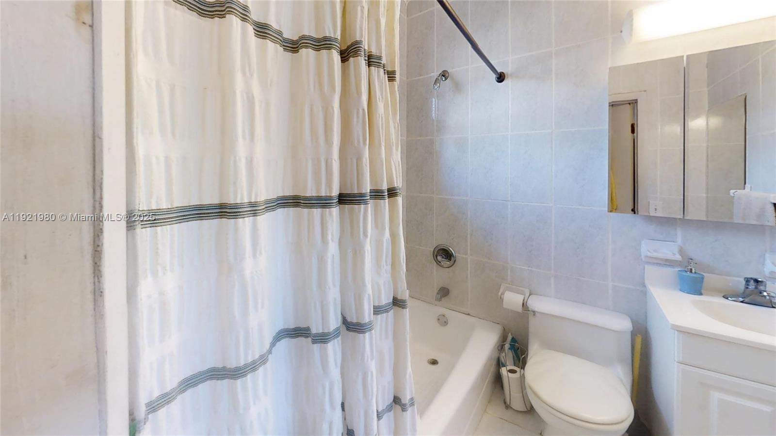 13040 Northwest 13th Avenue North Miami, FL 33167 - Photo 23 of 46