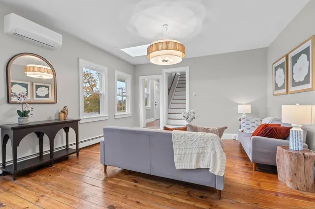 $549,900 | 72 Spencer Street, Suffield, CT 06078