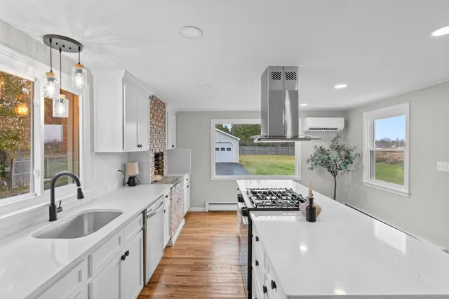 $549,900 | 72 Spencer Street, Suffield, CT 06078