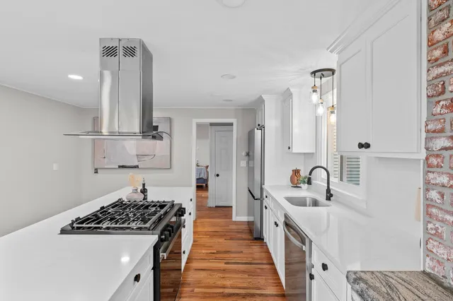 $549,900 | 72 Spencer Street, Suffield, CT 06078