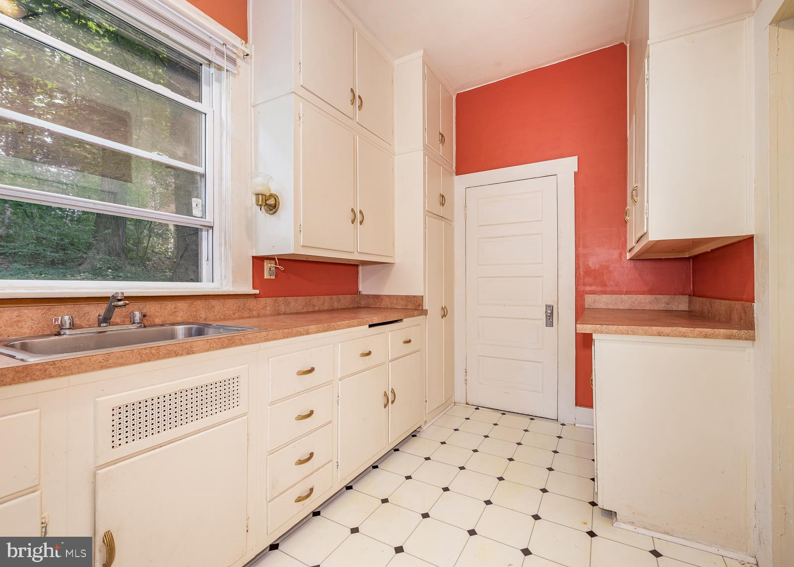 2609 Talbot Road Baltimore, MD 21216 - Photo 9 of 18 Butler Pantry