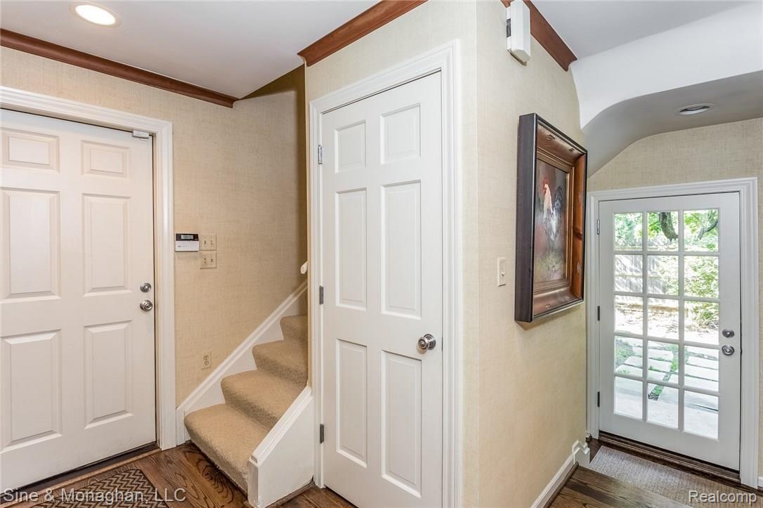 157 Kenwood Road Grosse Pointe, MI 48236 - Photo 29 of 84 029-Hallway-3257760-medium.jpg