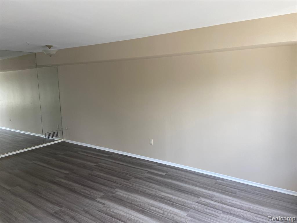 22144 Cape Cod Way Farmington, MI 48336 - Photo 2 of 11