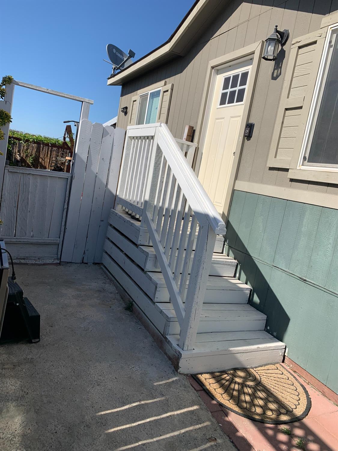 1624 South State Route 99 E Frontage Road, Unit 7 Manteca, CA 95336 - Photo 4 of 12 a view of entryway with wooden floor