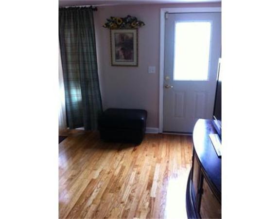 15 Ross Street Springfield, MA 01151 - Photo 4 of 30 Gallery Image 4