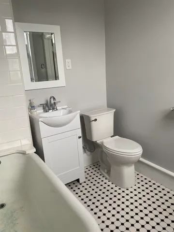 $2,300 | 70 Poplar Street, Unit 3, Jersey City, NJ 07307