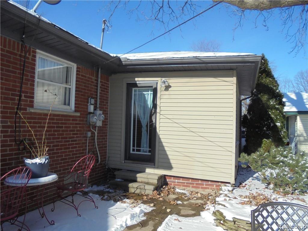 1854 Newcastle Road Grosse Pointe, MI 48236 - Photo 4 of 27