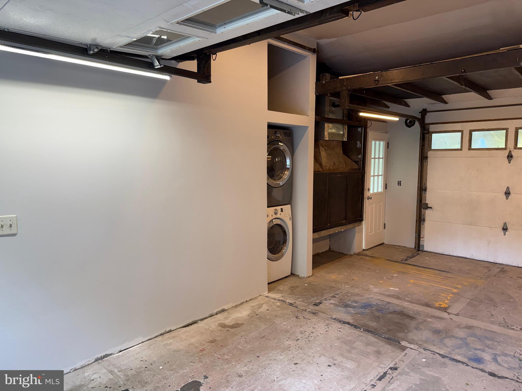 8712 Geren Road Silver Spring, MD 20901 - Photo 66 of 68 Washer and dryer/garagem