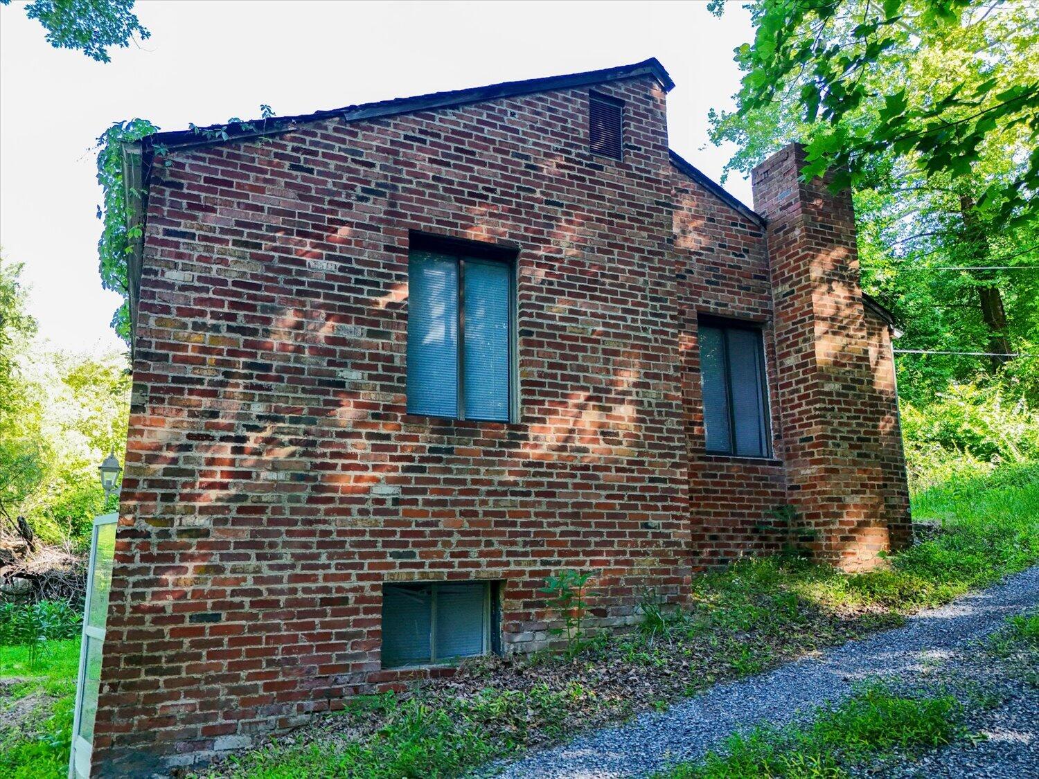 7320 Merriman Road Boones Mill, VA 24065 - Photo 4 of 8 4-1-8