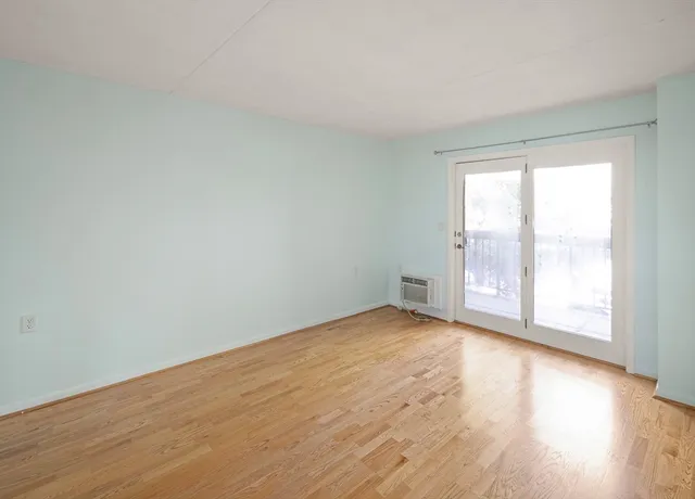 $3,000 | 4975 Washington Street, Unit 311, Boston, MA 02132