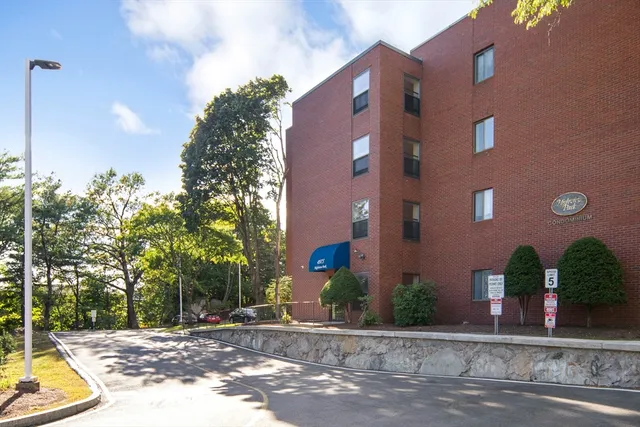 $3,000 | 4975 Washington Street, Unit 311, Boston, MA 02132