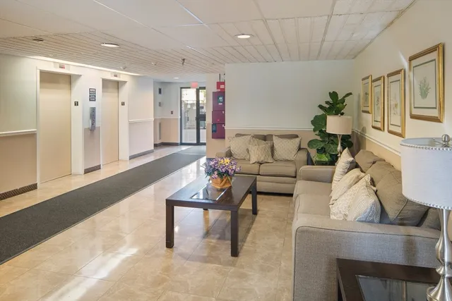 $3,000 | 4975 Washington Street, Unit 311, Boston, MA 02132