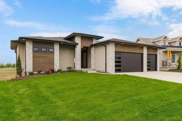 $901,758 | 8020 Round Prairie Street, Shawnee, KS 66218