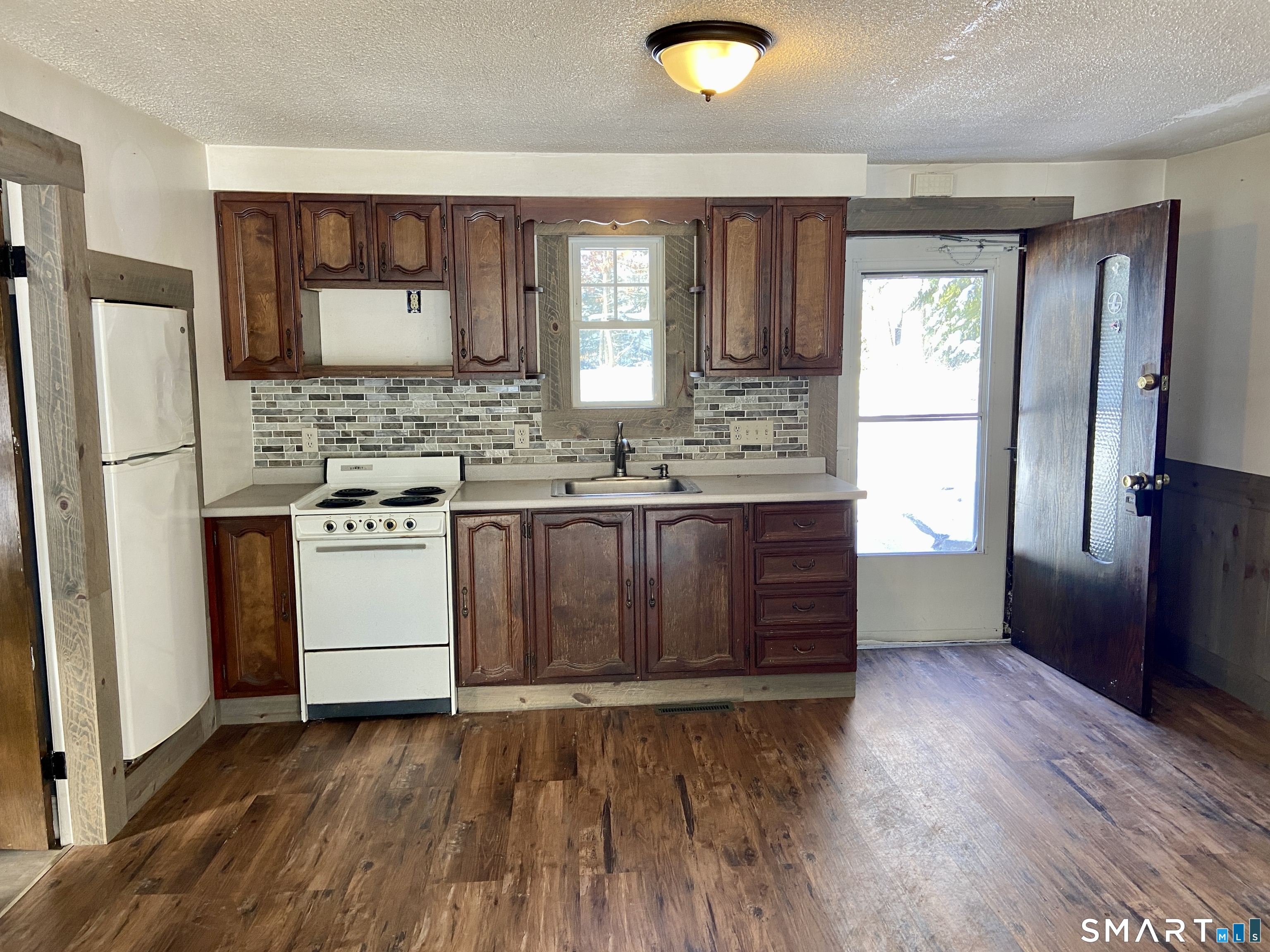 11 Wrightson Drive Thompson, CT 06277 - Photo 17 of 35 Kitchen