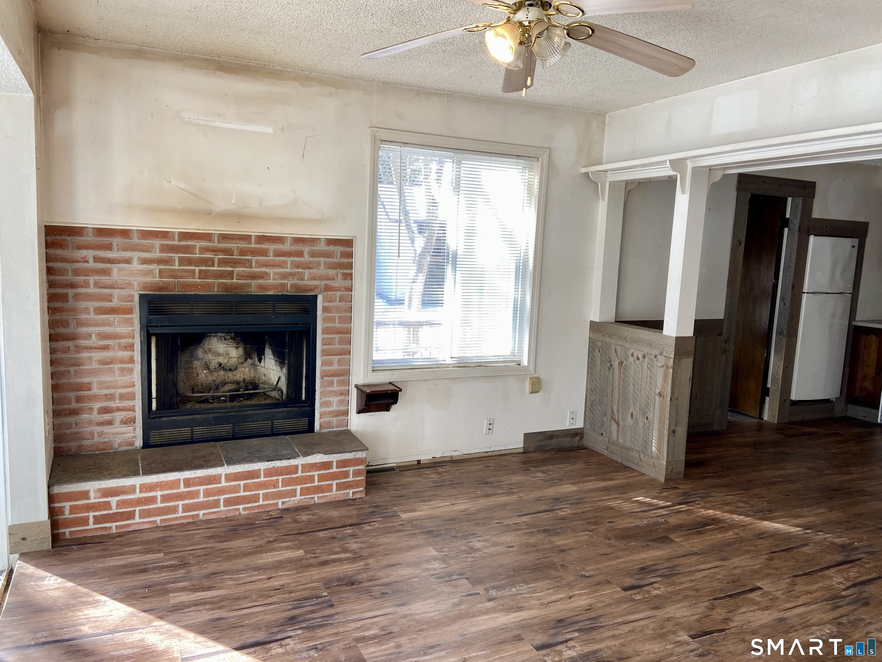 11 Wrightson Drive Thompson, CT 06277 - Photo 18 of 35 Living Room