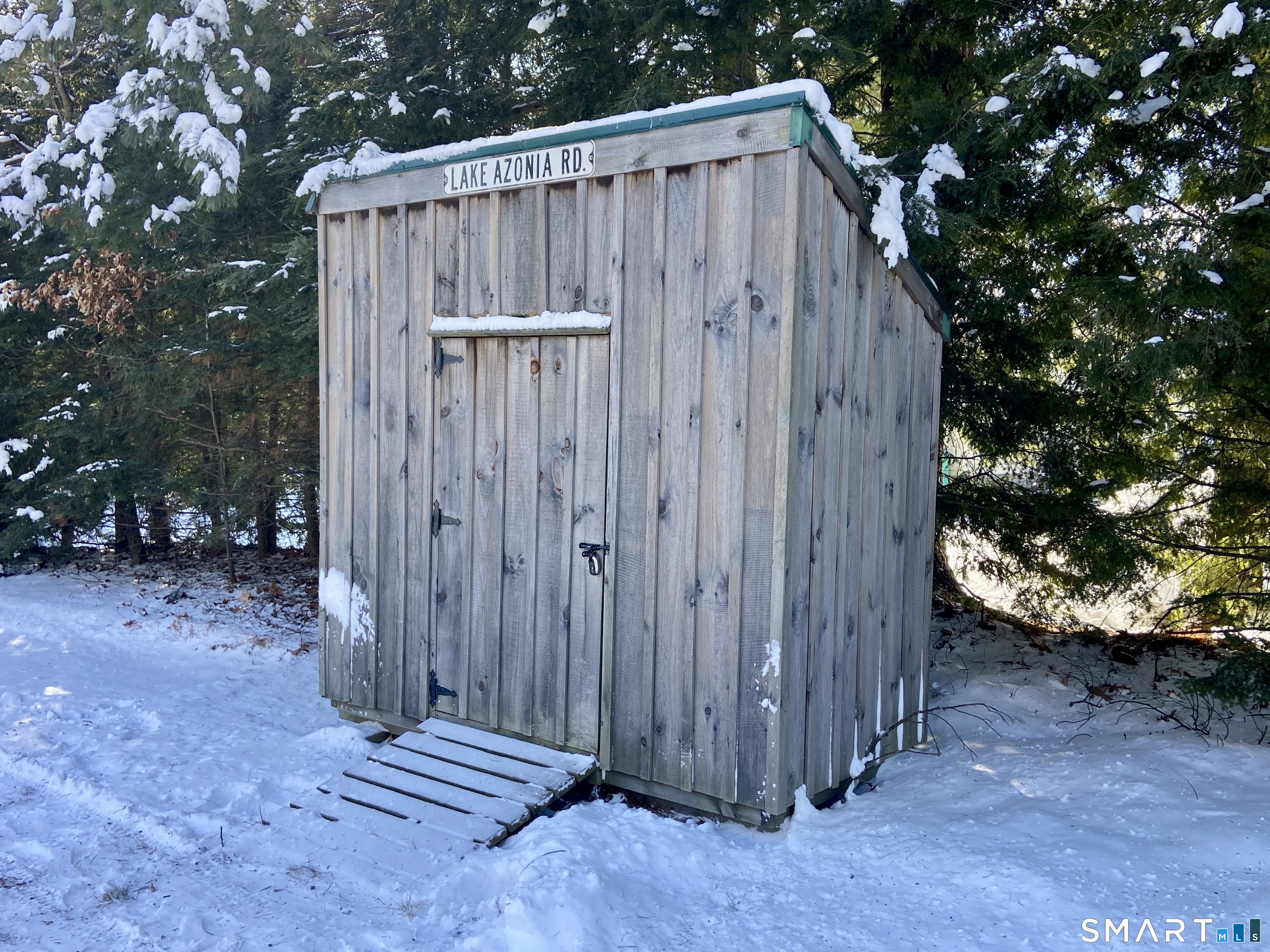 11 Wrightson Drive Thompson, CT 06277 - Photo 31 of 35 Outbuilding by driveway