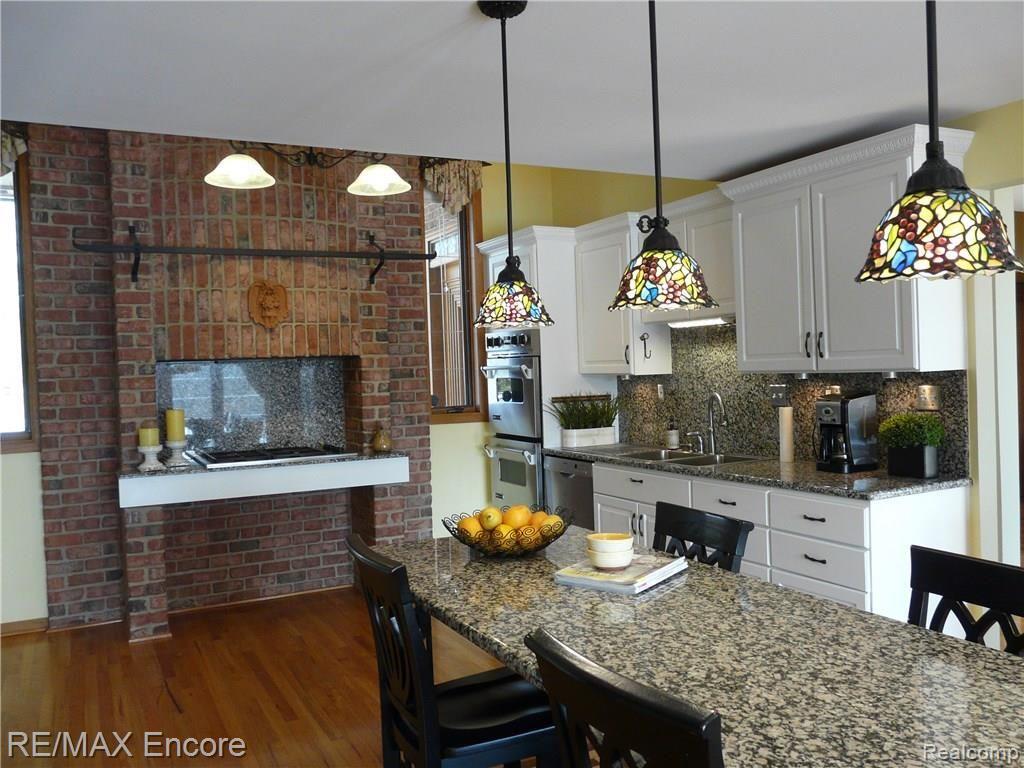 9589 Cherrywood Road Clarkston, MI 48348 - Photo 16 of 46 Large kitchen offers the perfect chefs space ,