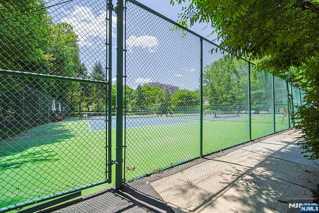306 Smith Court, Unit R306 Edgewater, NJ 07020 - Photo 31 of 33