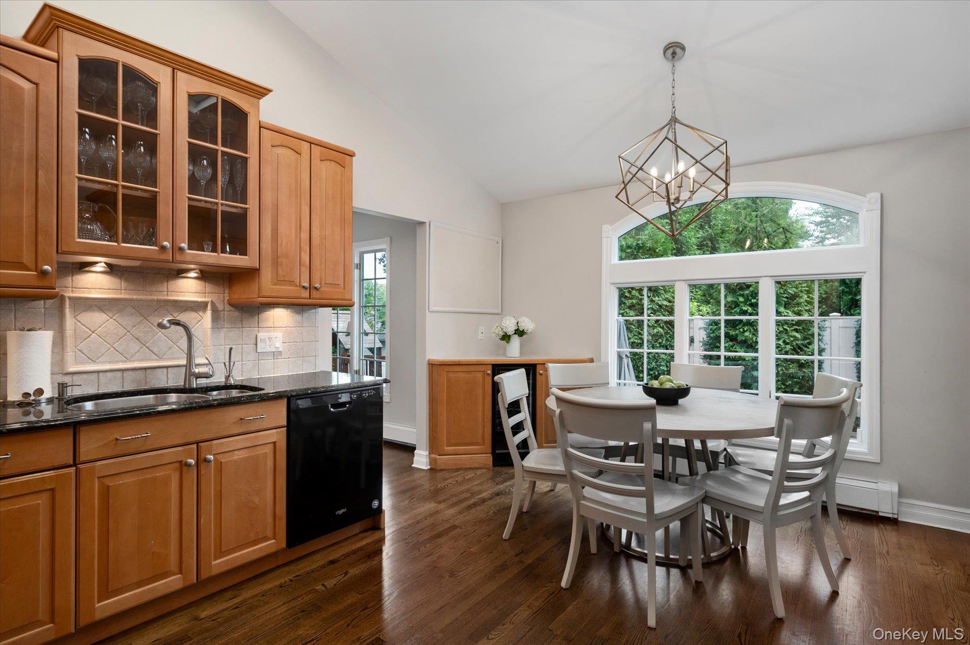 15 Pound Ridge Road Plainview, NY 11803 - Photo 7 of 38