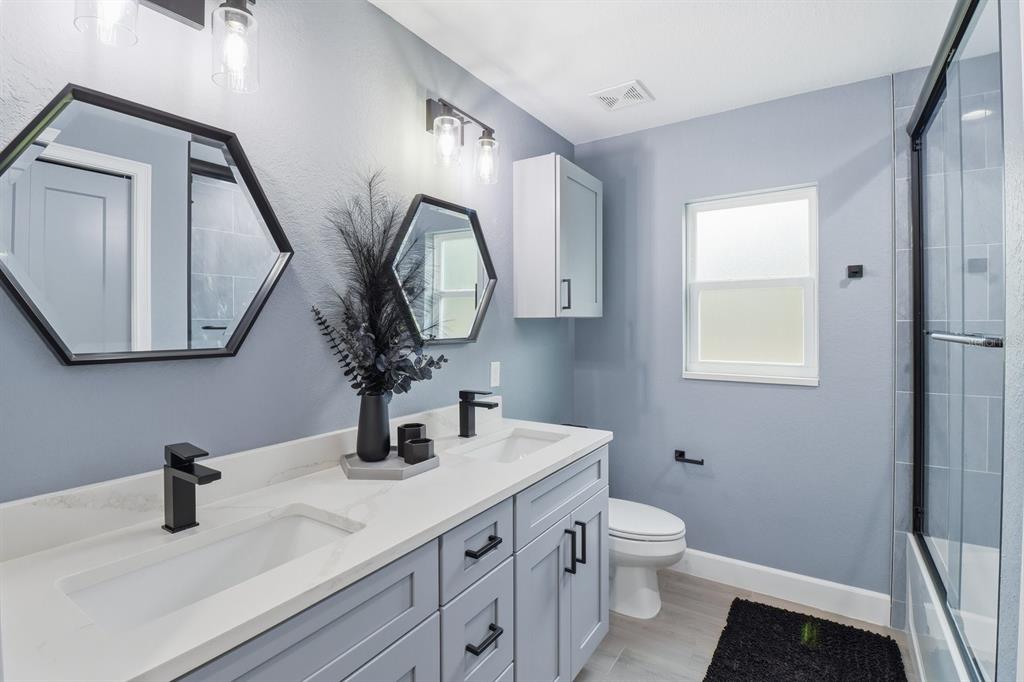 18459 Southwest 66th Loop Dunnellon, FL 34432 - Photo 24 of 41 a bathroom with a toilet sink and mirror