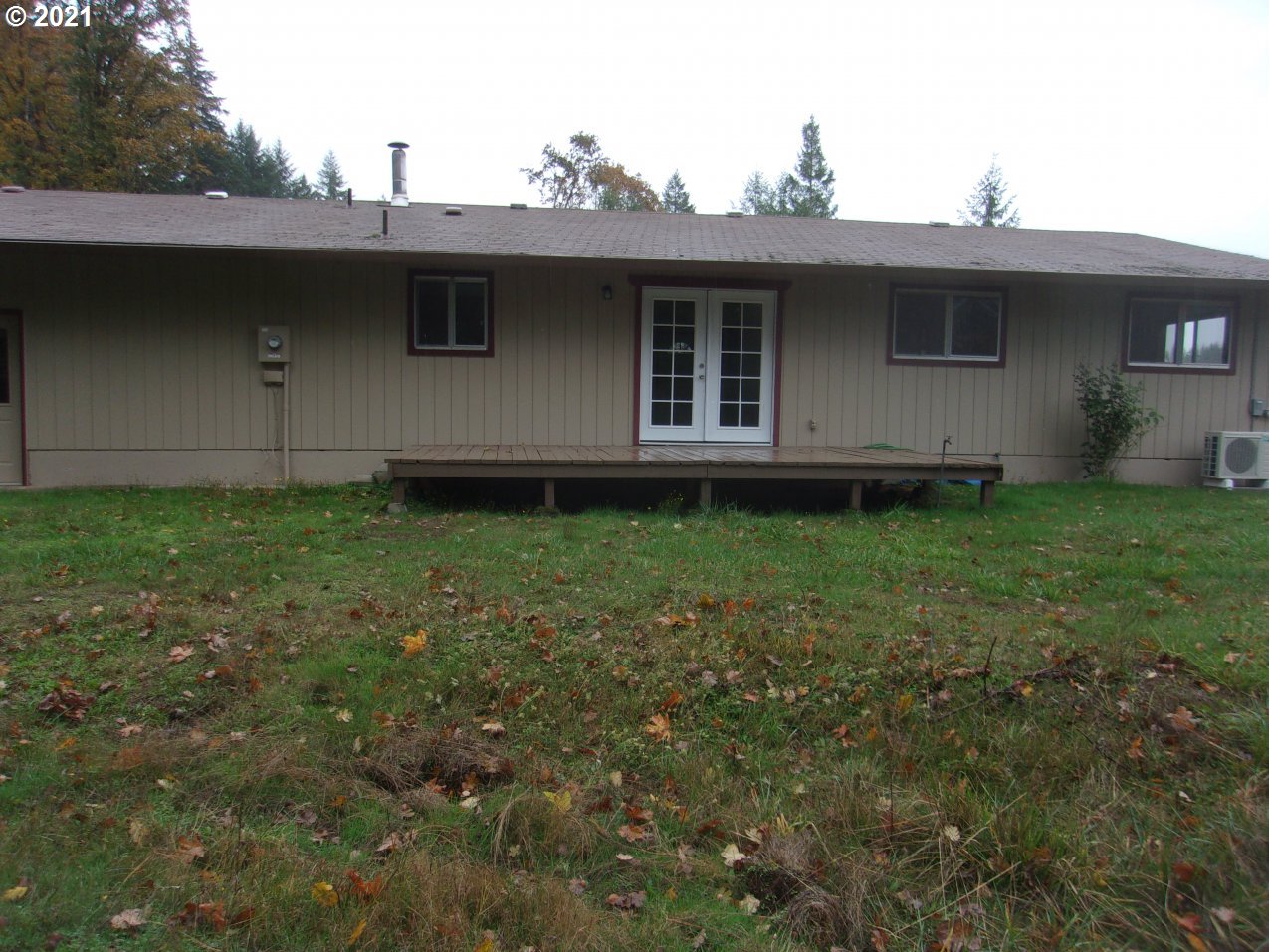 39725 Southwest Fort Hill Road Willamina, OR 97396 - Photo 2 of 16 a backyard of a house