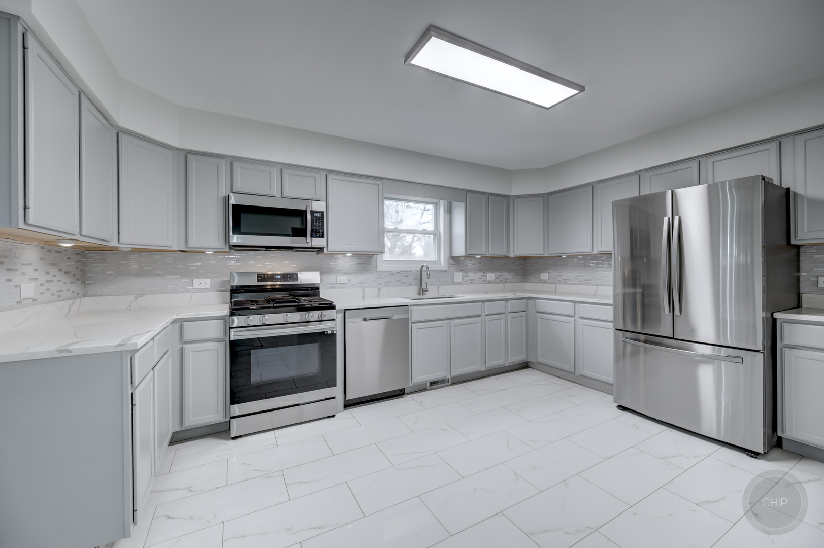 407 Inner Cir Drive Bolingbrook, IL 60490 - Photo 5 of 20 a kitchen with a refrigerator stove and microwave