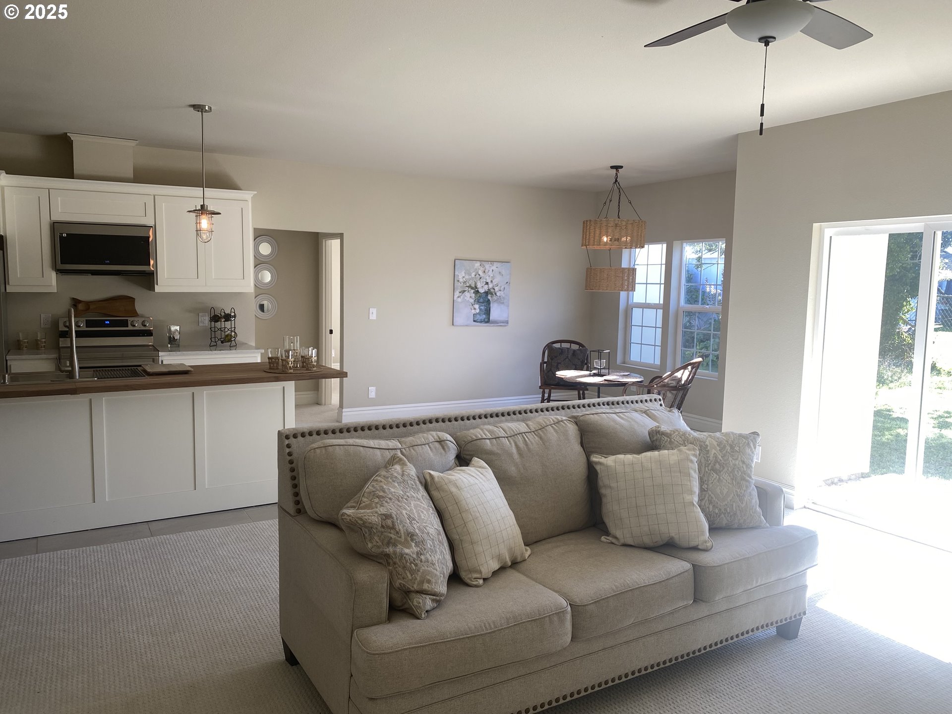 557 11th Street Port Orford, OR 97465 - Photo 4 of 18 Living Room/Dining Room