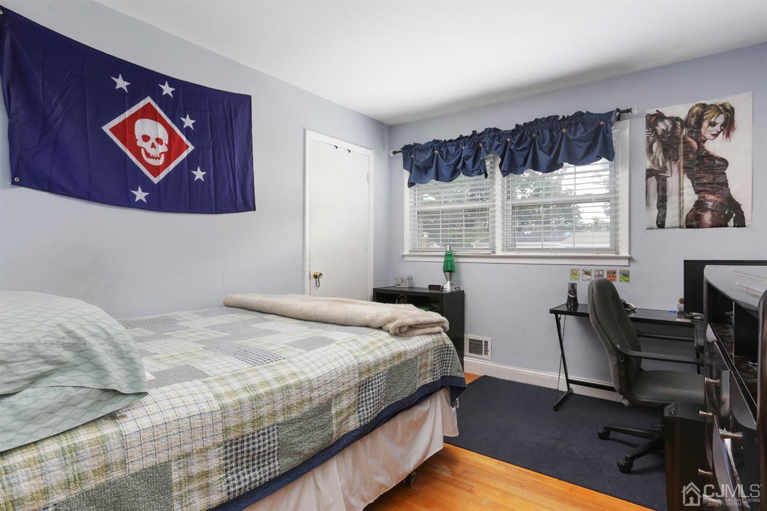 17 Peake Road Edison, NJ 08837 - Photo 13 of 18 a bedroom with a bed and a desk